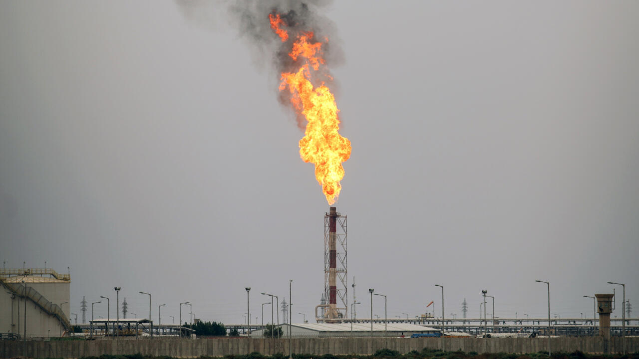 بغداد تدعو شركات أميركية للتقدم لإدارة حقل نفط تشغله لوك أويل الروسية