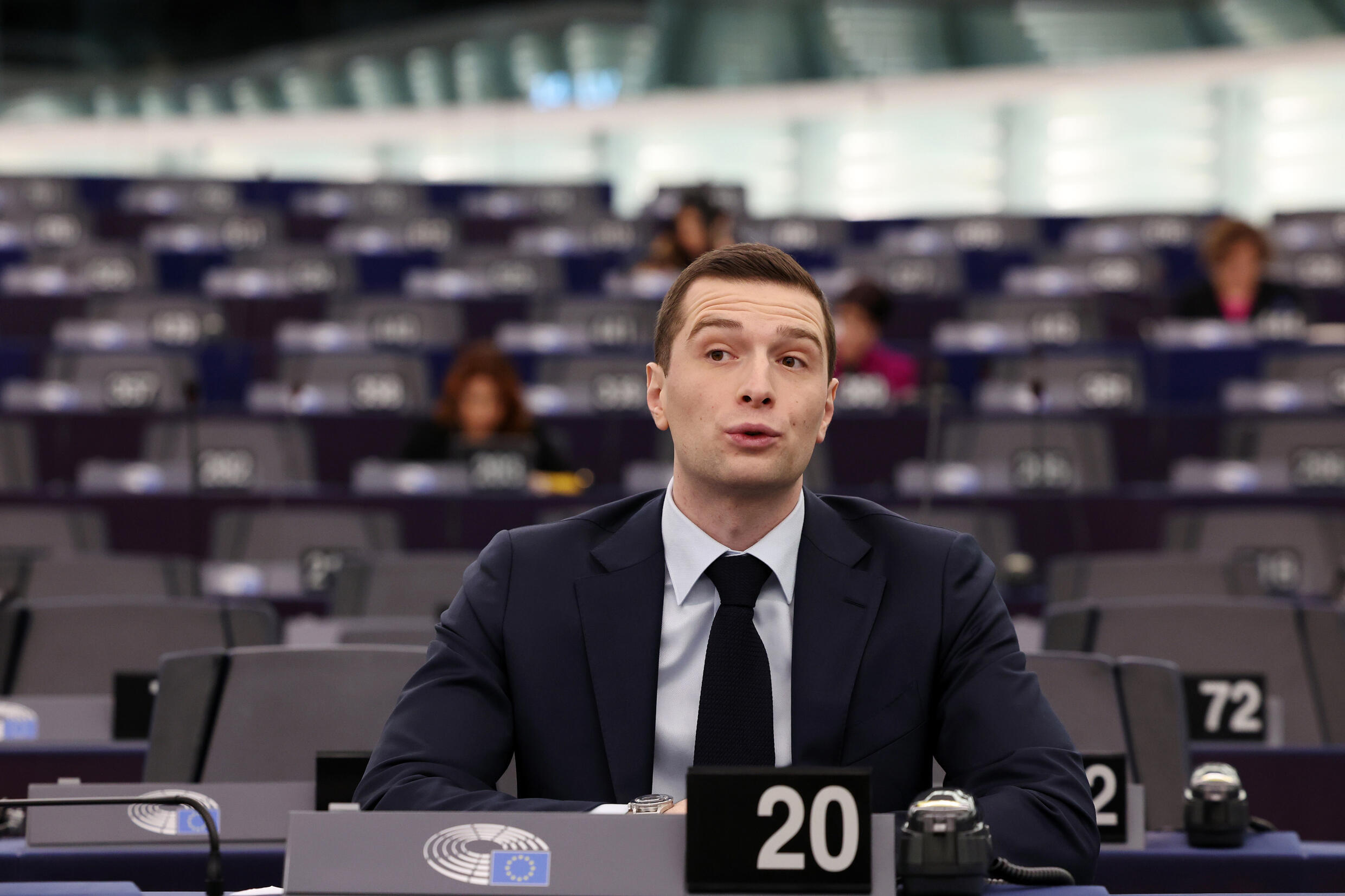 Jordan Bardella (RN) assiste à une session plénière du Parlement européen, le 12 mars 2024 à Strasbourg