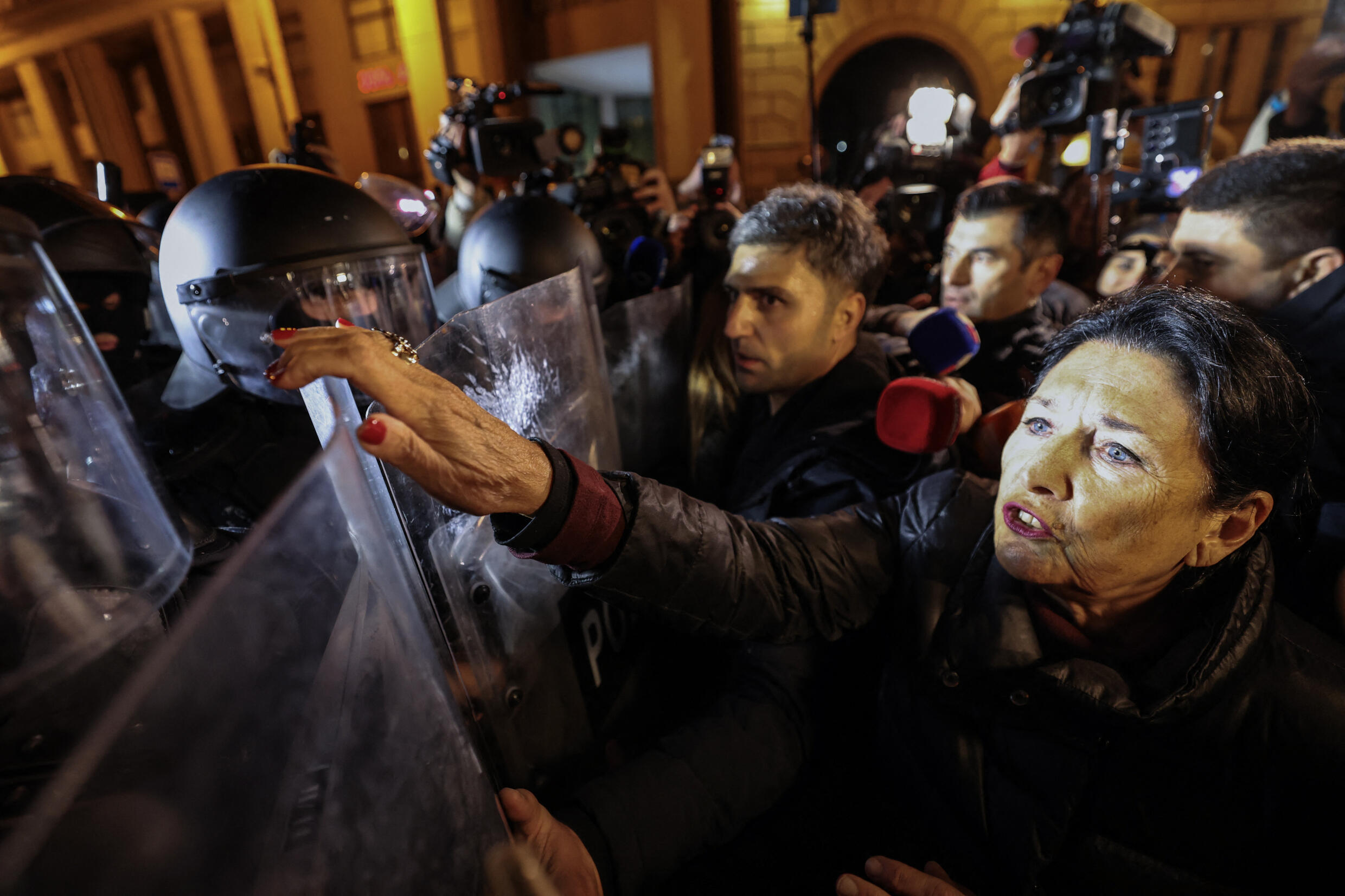 Salomé Zourabichvili lors d'une manifestation à Tbilissi le 28 novembre 2024, après l'annonce par le Premier ministre Irakli Kobakhidzé que la Géorgie ne chercherait pas à adhérer à l'UE avant 2028.