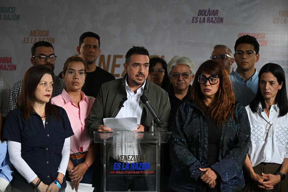 L'opposant élu député Stalin Gonzalez donne une conférence de presse à Caracas, le 26 mai 2025