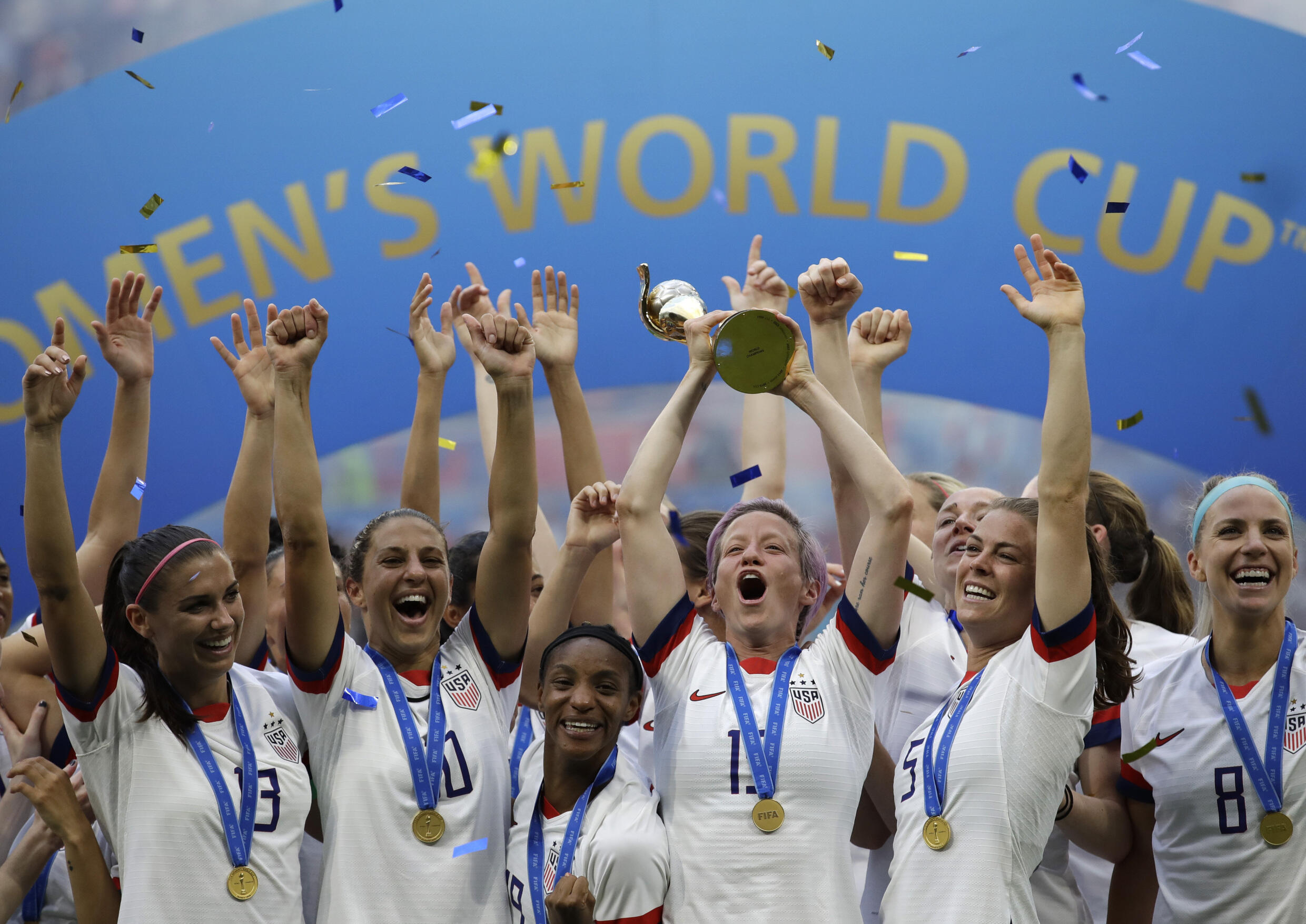 La Selección Femenina de Estados Unidos celebra la victoria en la final del Mundial de Francia de 2019. Lyon, Francia, 7 de julio de 2019.