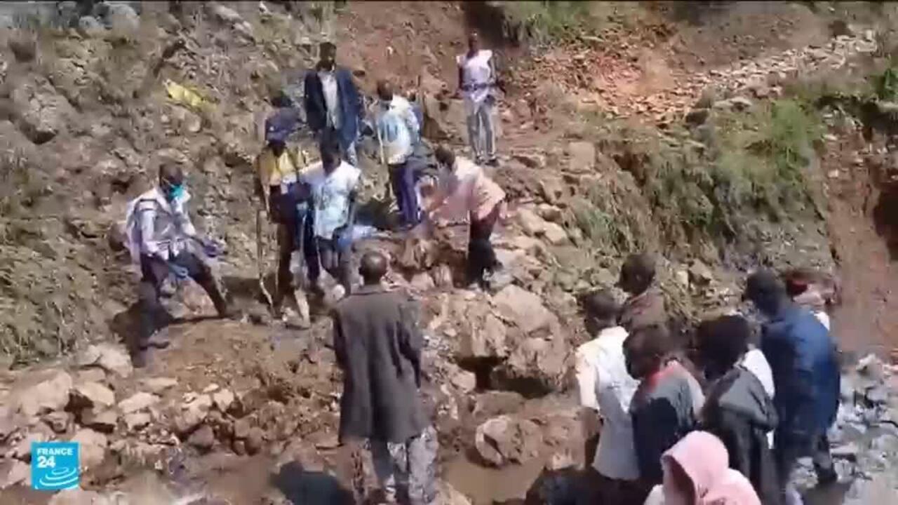 فرق الإنقاذ تنتشل 270 جثة من الوحل بعد كارثة الانزلاق الأرضي بإقليم دارفور السوداني