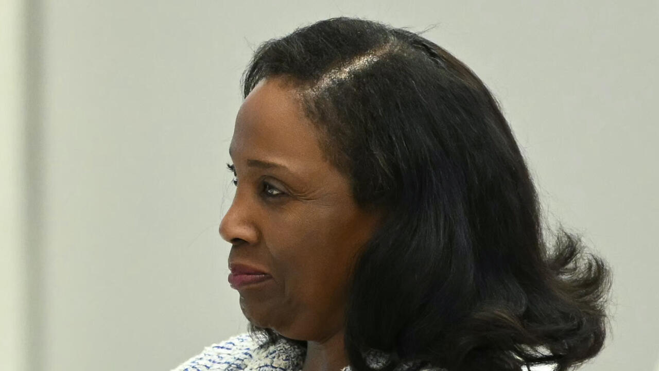 ليزا كوك المسؤولة في الاحتياطي الفدرالي المستهدفة من ترامب تحذّر من استمرار التضخم