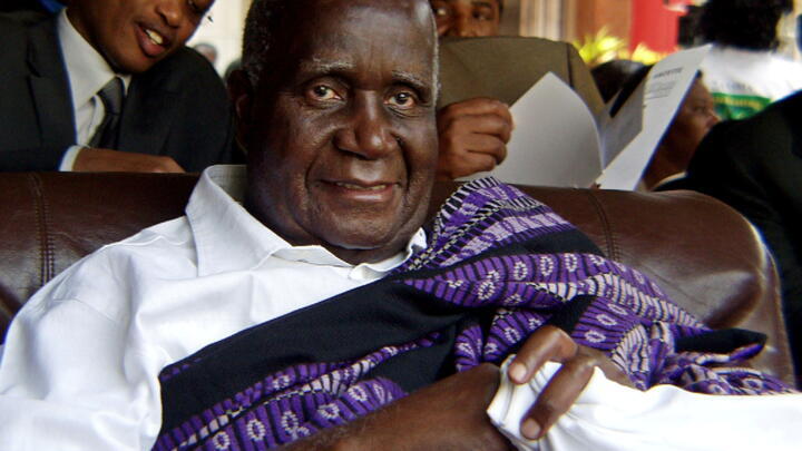 FILE PHOTO: Zambia's former president Kenneth Kaunda attends the 40th anniversary of independence in Lusaka October 24, 2004, after the government publicly apologized for arresting and jailing him on trumped-up charges in 1997. Known as Northern Rhodesia under British rule, Zambia won independence from Britain following successful negotiations with freedom fighters led by Kenneth Kaunda, the founding president.