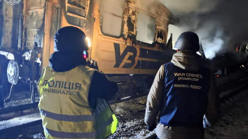 Après une frappe meurtrière sur un train en Ukraine, nouvelle nuit de bombardements russes