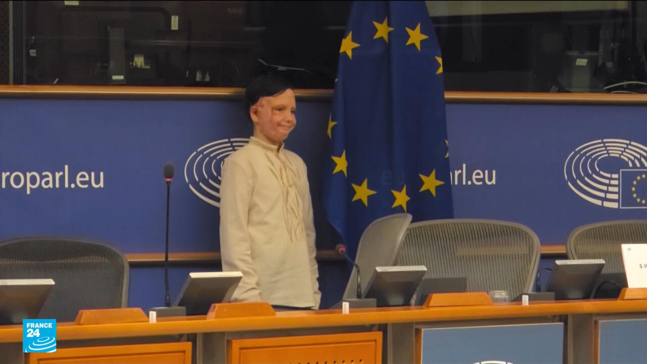 رومان أمام البرلمان الأوروبي... شاهد على الحرب وسفير لأطفال أوكرانيا