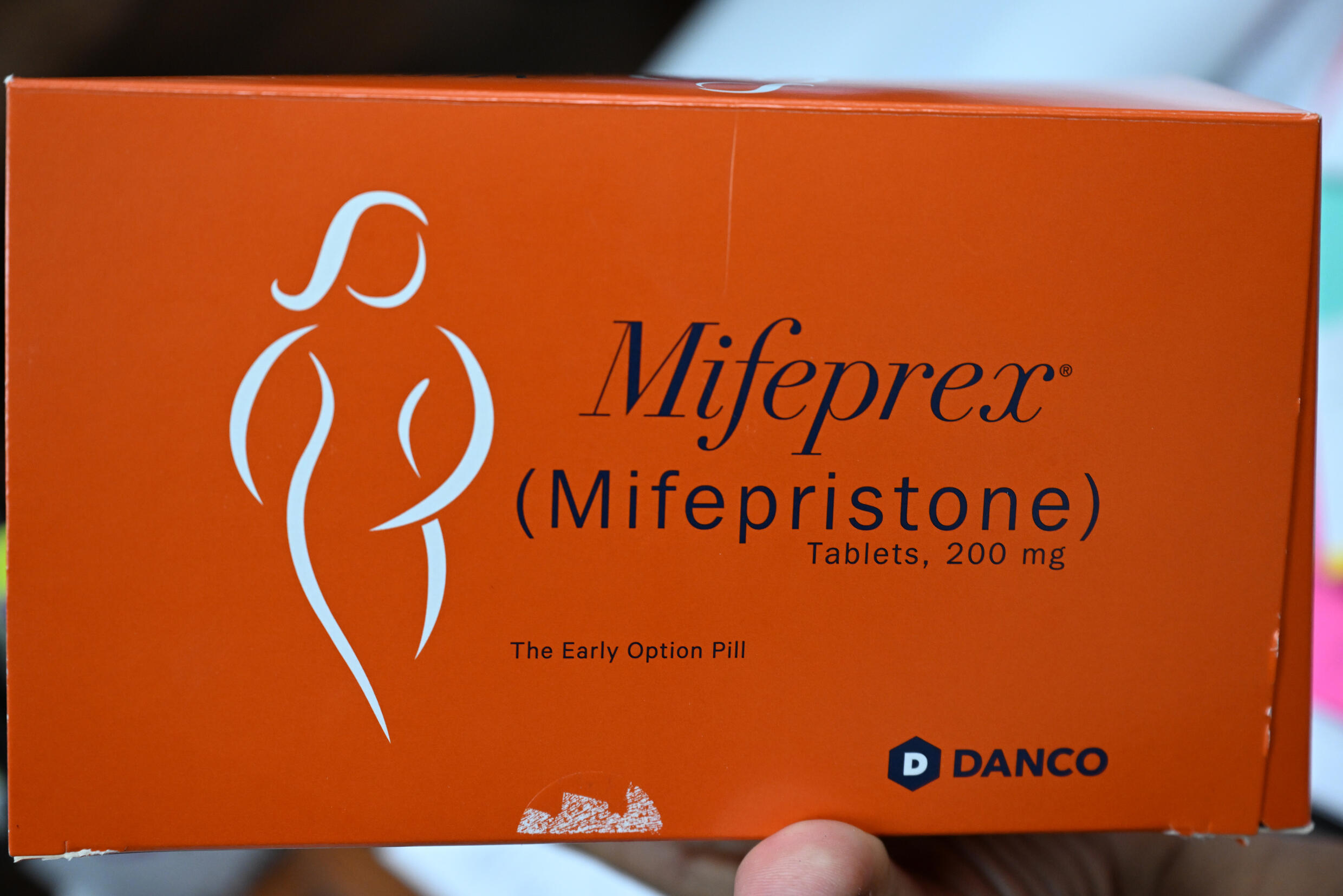 Une boîte de mifépristone (RU 486) qui, combinée à un autre cachet, a été utilisée par 5,6 millions de femmes comme pilule abortive, le 15 juin 2022 à Santa Teresa, au Nouveau-Mexique