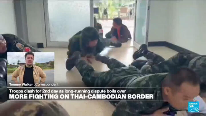 100,000 flee Thai-Cambodian border as troops clash for second day