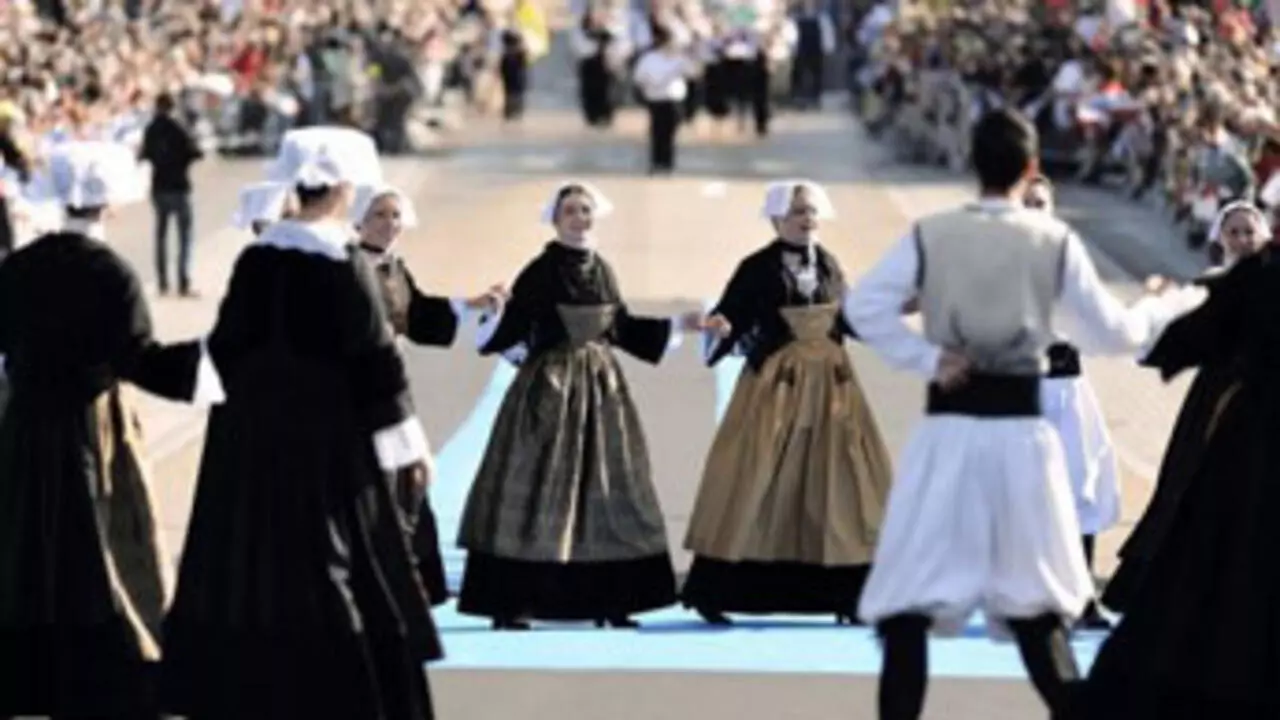 Le Fest Noz Breton Classe Au Patrimoine Culturel De L Unesco