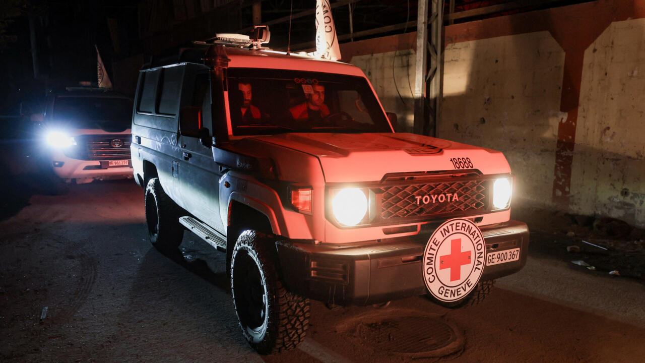 مباشر: الصليب الأحمر يتسلم رفات رهينتين إضافيتين وترامب يلمح إلى إمكانية استئناف القتال في غزة