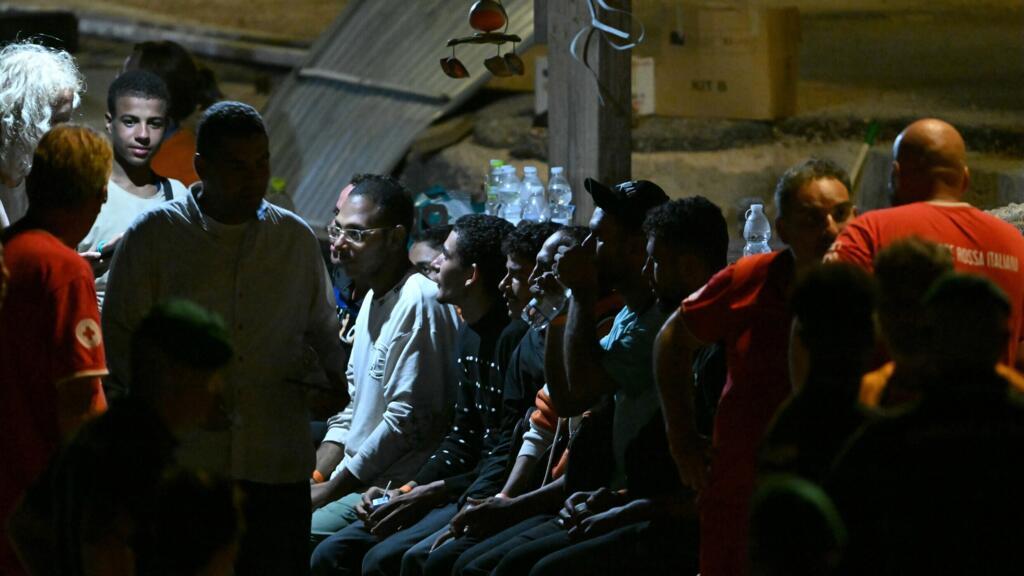 إيطاليا: قتيلان وإنقاذ العشرات على متن مركب مهاجرين قبالة جزيرة لامبيدوزا