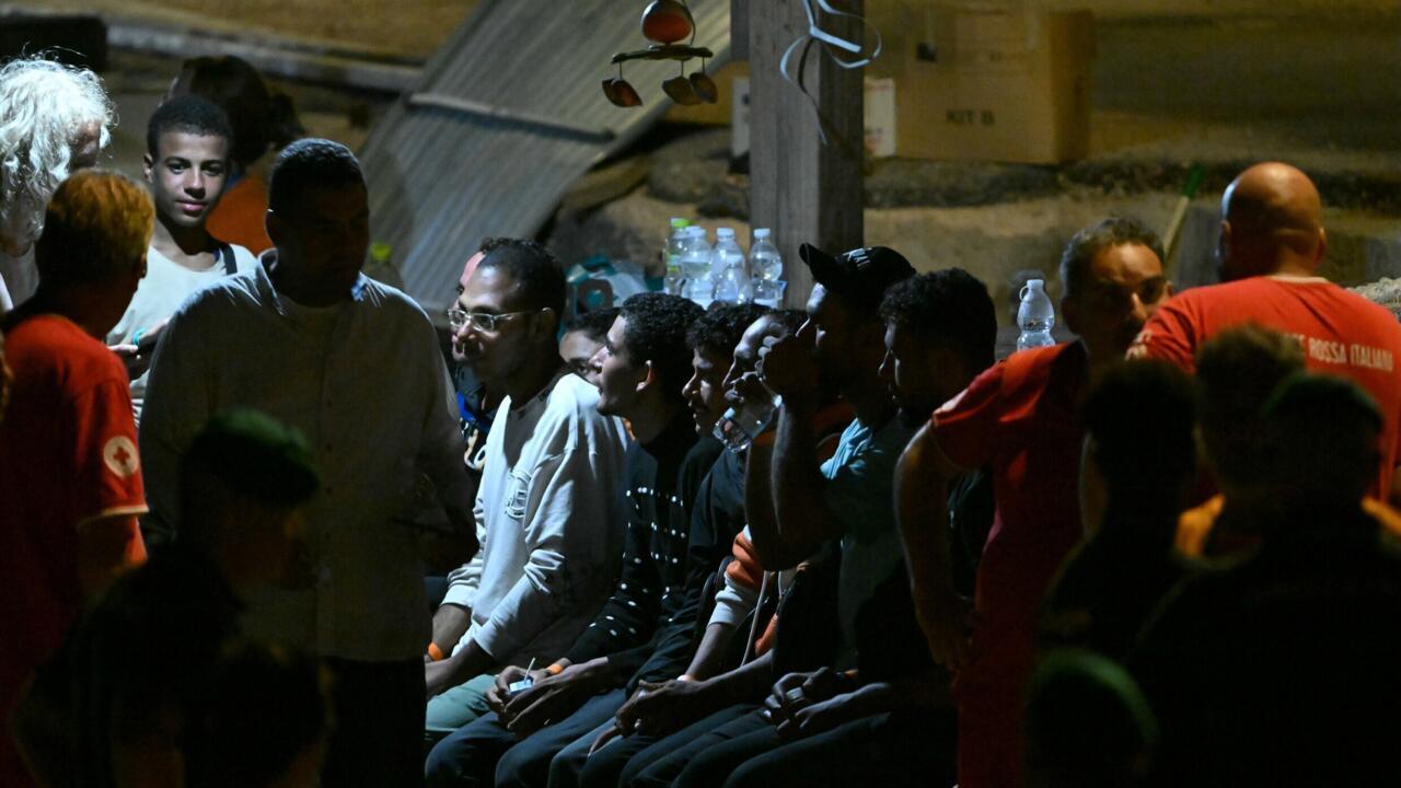 إيطاليا: قتيلان وإنقاذ العشرات على متن مركب مهاجرين قبالة جزيرة لامبيدوزا