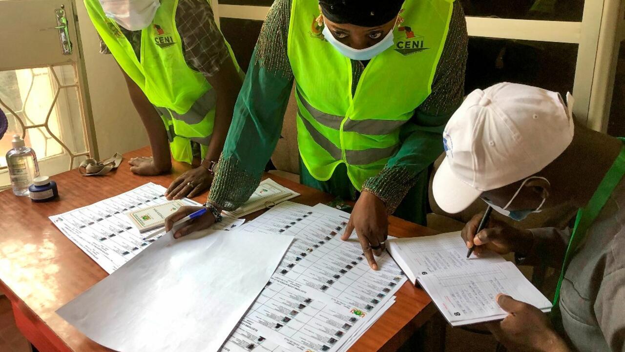 Níger celebra elecciones con miras a su primera transición democrática