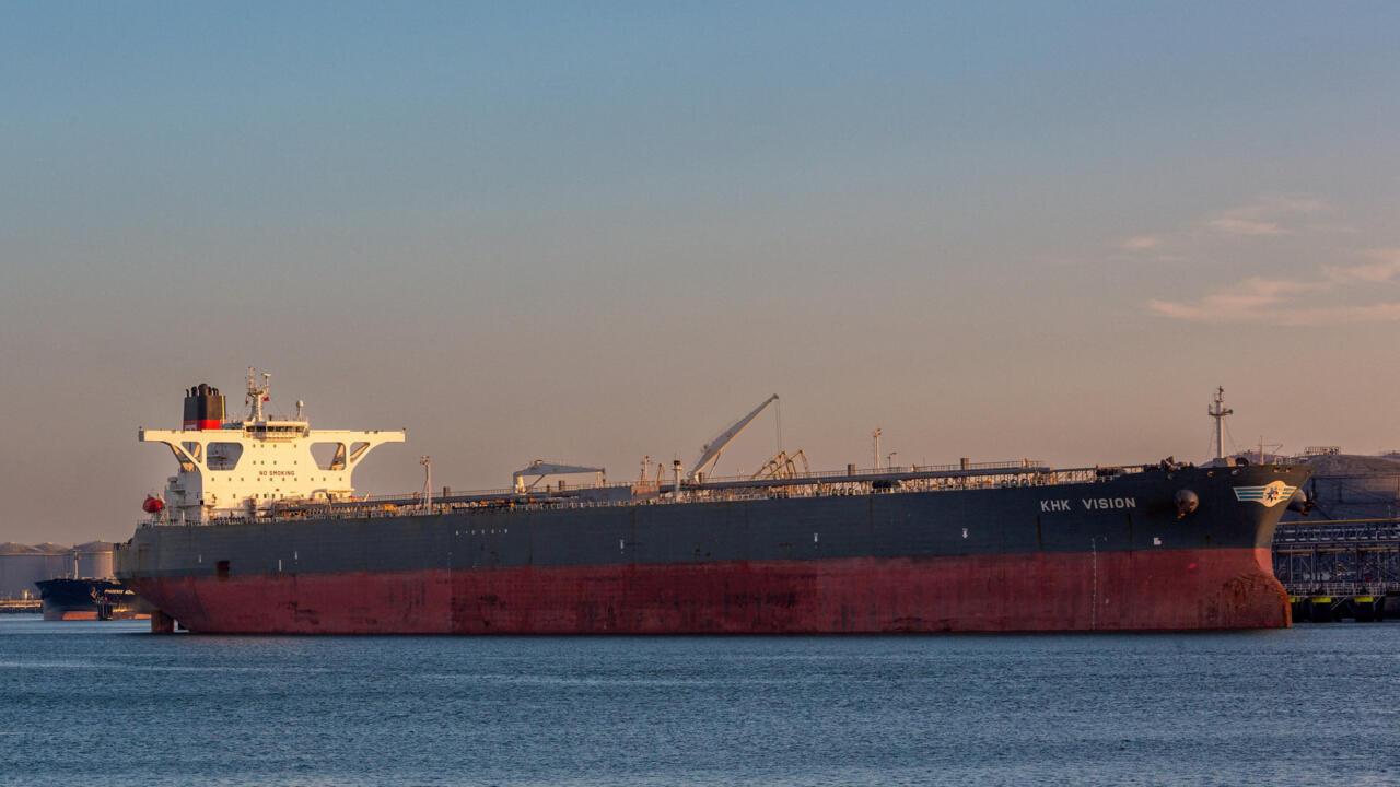 Archivo: l petrolero WHITE CRANE, llamado KHK Vision en el momento en que se tomó esta foto, en Rozenburg, Países Bajos, el 16 de marzo de 2014. WHITE CRANE es uno de los seis petroleros sancionados por Estados Unidos el 11 de diciembre de 2025 por transportar crudo venezolano y utilizar prácticas engañosas para ofuscar su ubicación, según el Departamento del Tesoro de Estados Unidos.