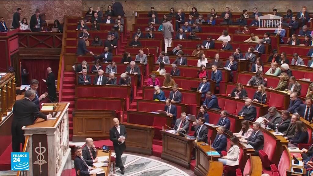 ذخيرة سياسية بيد اليمين المتطرف، انتصار لمارين لوبان.. كيف علقت الصحافة العربية على قانون الهجرة الفرنسي؟ 1 ذخيرة سياسية بيد اليمين المتطرف، انتصار لمارين لوبان.. كيف علقت الصحافة العربية على قانون الهجرة الفرنسي؟