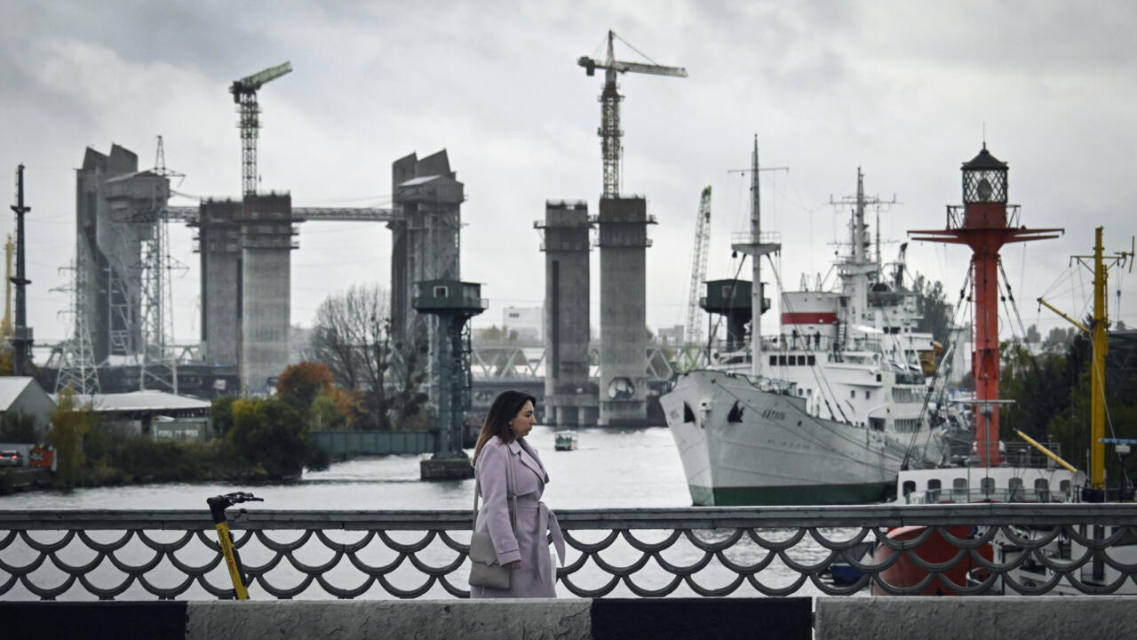 سكان جيب كالينينغراد الروسي المعزول يحاولون مواجهة الشعور بالحصار