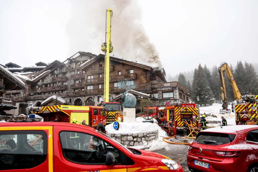 Des établissements touristiques touchés par un incendie, à Courchevel, le 28 janvier 2026.