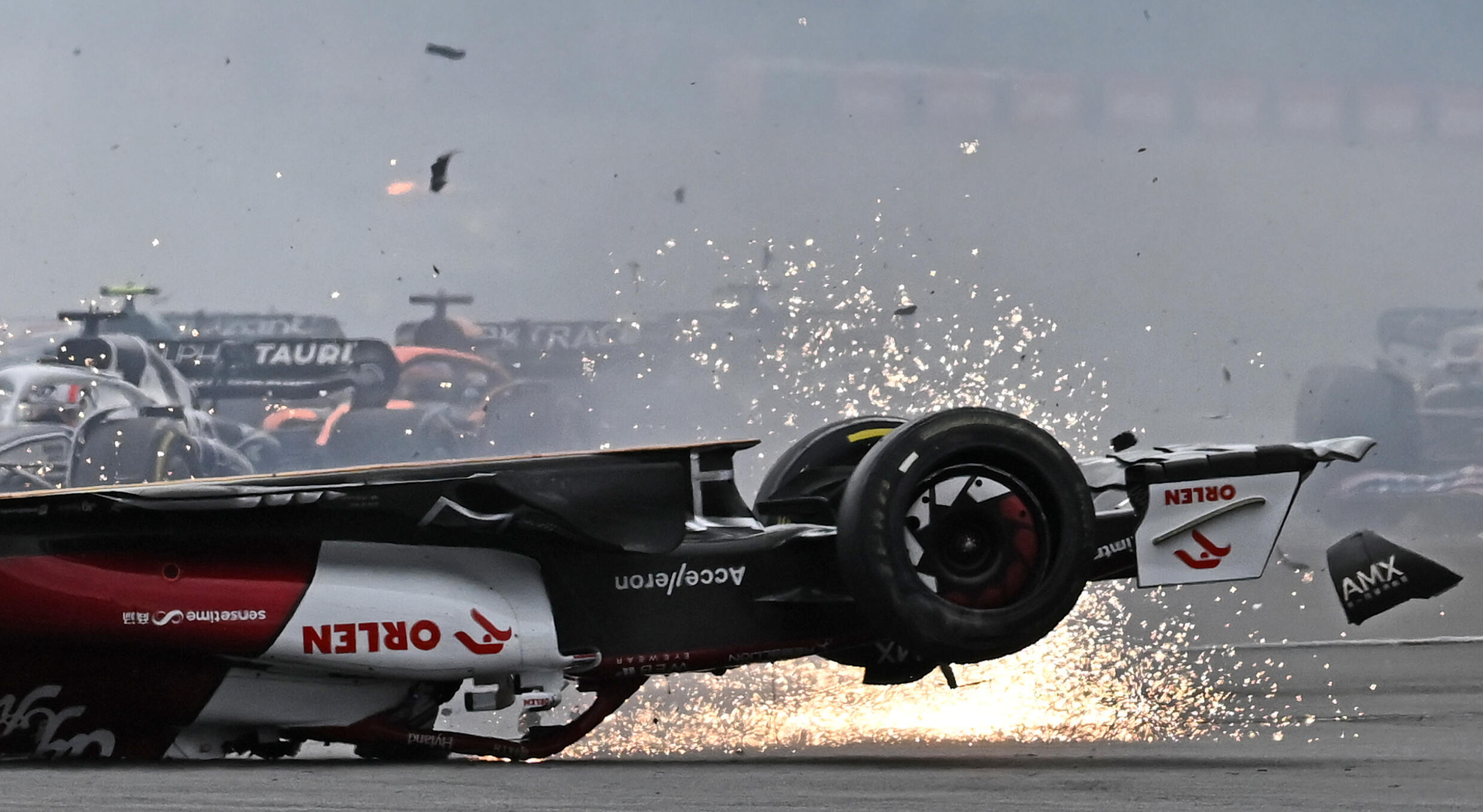 Zhou Guanyu s'est d'abord échappé indemne du tas de terreur