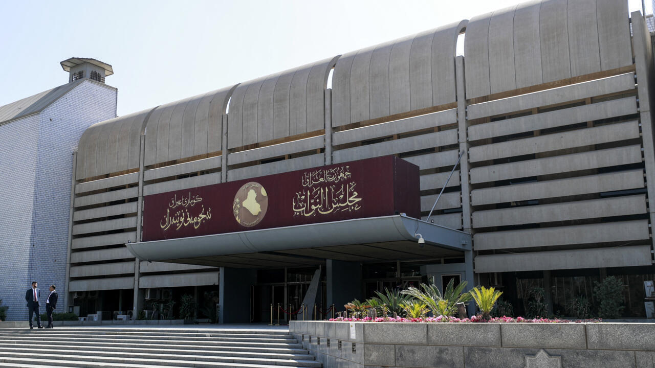 واشنطن تحذر العراق من تشكيل حكومة موالية لإيران مع ترقب عودة المالكي لرئاسة الوزراء