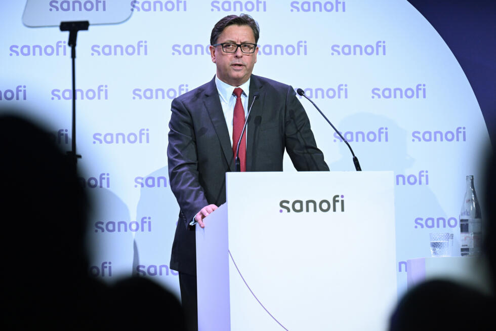 Le directeur général du géant pharmaceutique français Sanofi, Paul Hudson, le 30 avril 2024 à Paris