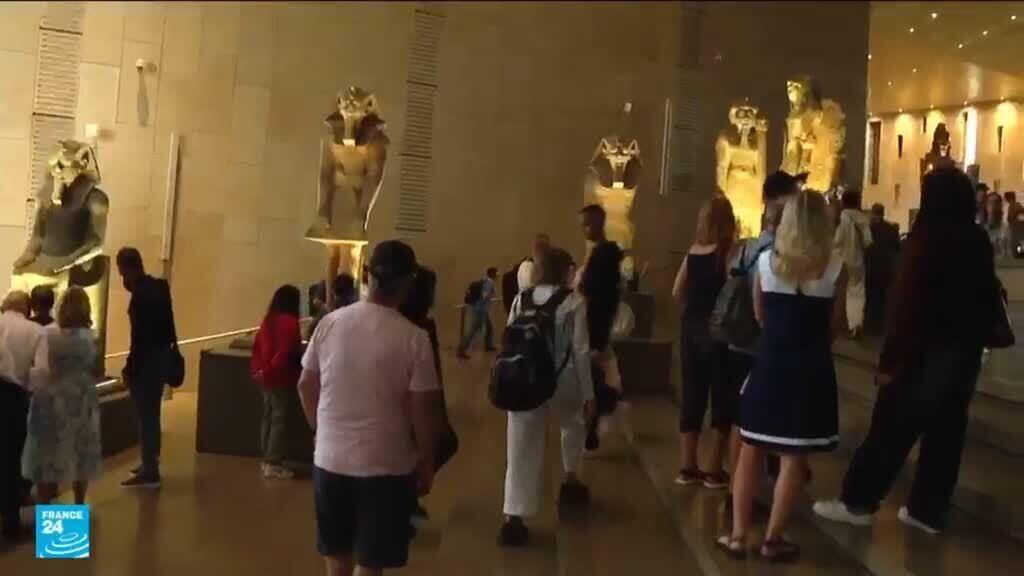 متحف القاهرة: تماثيل ضخمة تثير إعجاب الزوار