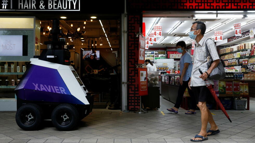 Singapore tests patrol robots to police ‘undesirable social behaviour’