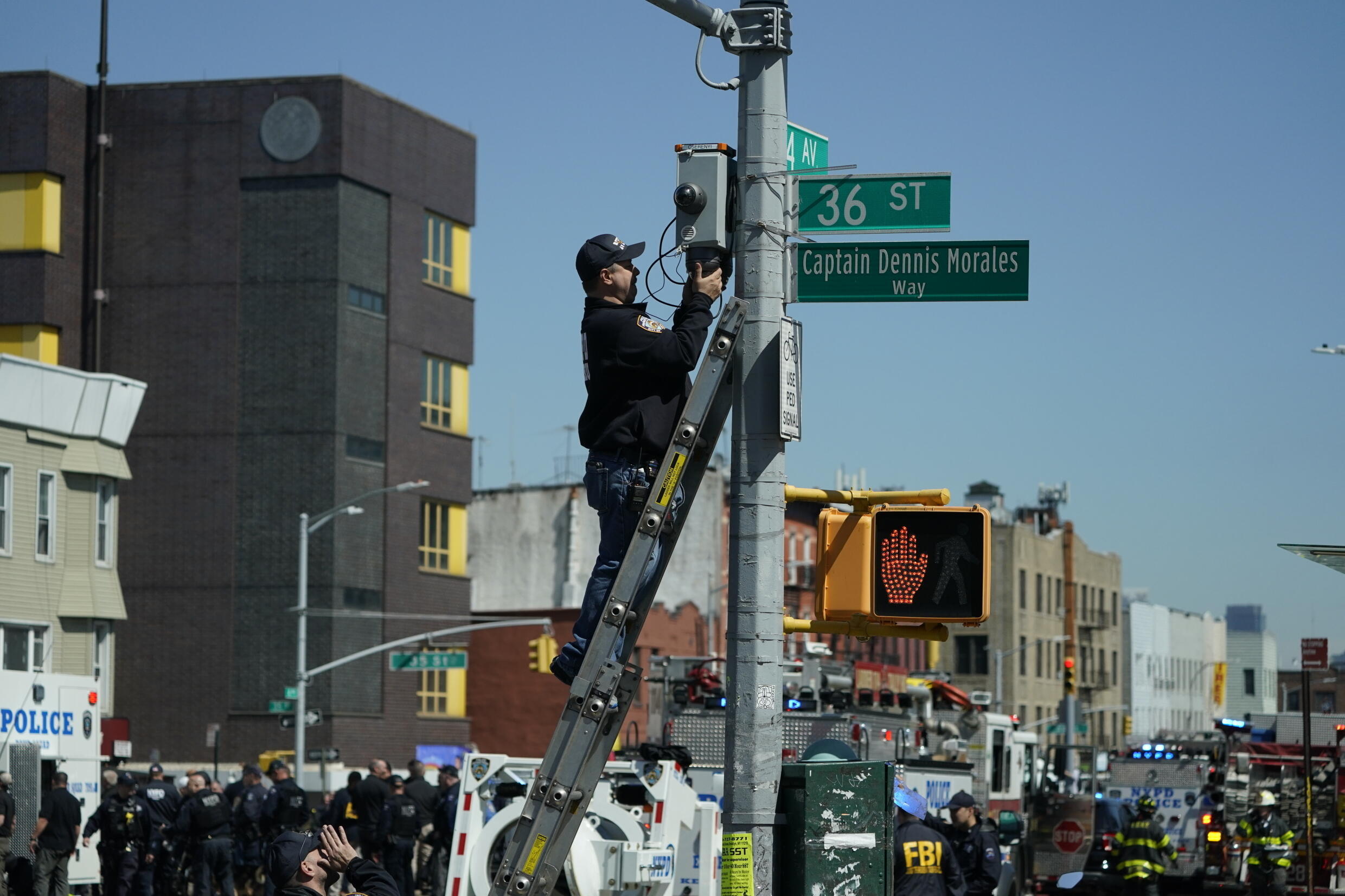 Man in gas mask shoots 10 people on Brooklyn subway