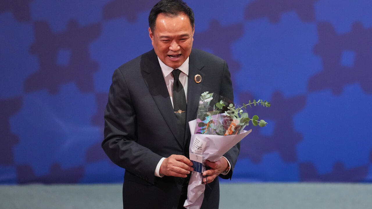 De premier van Thailand krijgt koninklijke goedkeuring om het parlement te ontbinden en vervroegde verkiezingen uit te schrijven