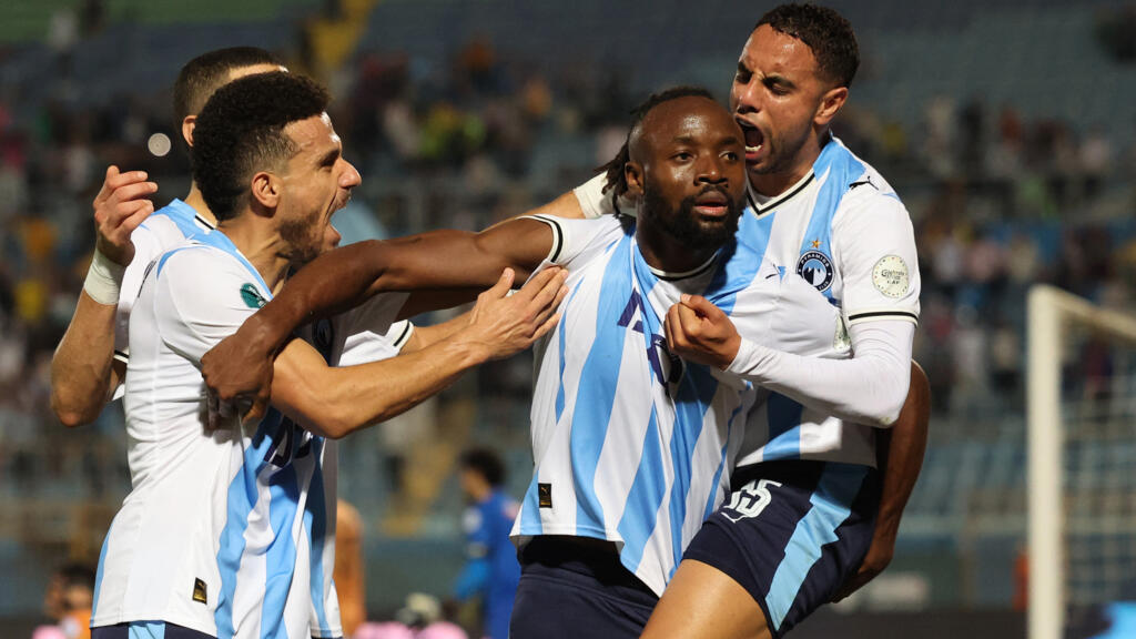 بيراميدز المصري يفوز على نهضة بركان المغربي ويتوج بطلا لكأس السوبر الأفريقية