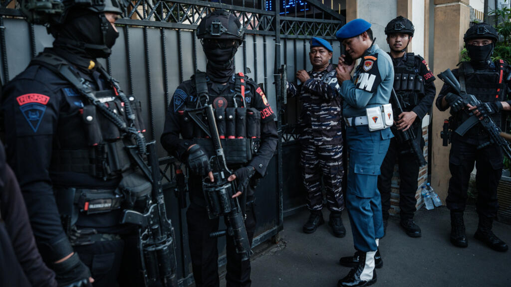 إندونيسيا: عشرات المصابين في انفجار بمسجد في جاكارتا