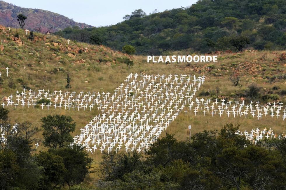 Vue des croix plantées au monument de la Croix blanche – chacune marquant un agriculteur blanc tué lors d'une attaque contre une ferme – sur une colline d’Ysterberg, près de Polokwane, en Afrique du S