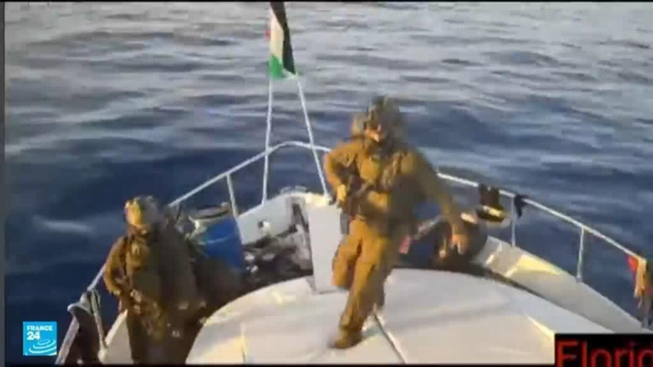 إسرائيليون مدججون بالسلاح يعترضون آخر قارب من أسطول الصمود المتجه إلى غزة