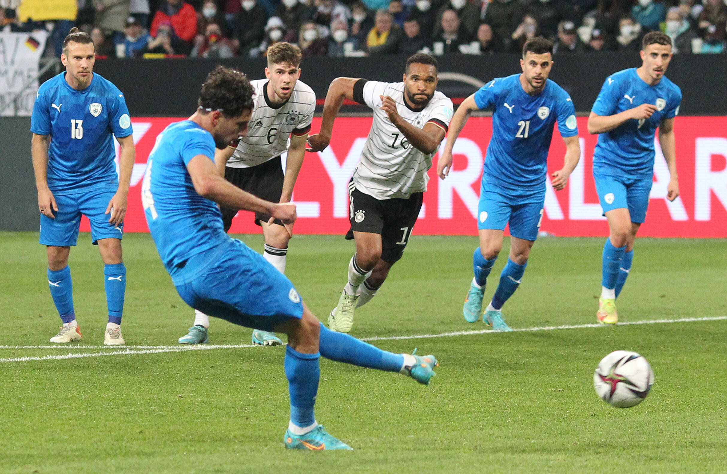In einem Freundschaftsspiel am 26. März 2022 in Cincinnati schoss Israels Torhüter Kevin Troop beim deutschen Sieg (2:0) den Elfmeter des israelischen Mittelfeldspielers Jonathan Cohen.