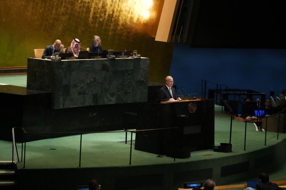 Le Premier ministre palestinien Mohammad Mustafa lors d'une conférence sur la solution à deux États au siège de l'ONU, à New York, le 28 juillet 2025.