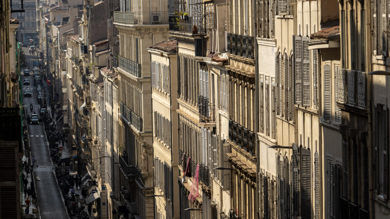 فرنسا: استطلاع يكشف أن نحو نصف وكالات العقارات تسهّل "التمييز العنصري"