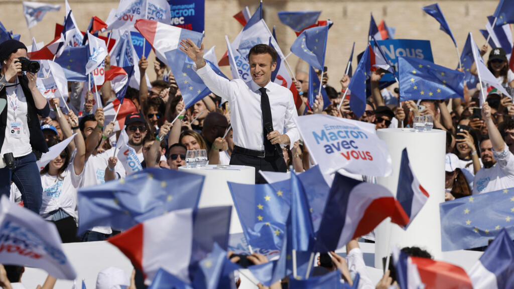 Macron holds Marseille rally to drum up support ahead of Le Pen showdown