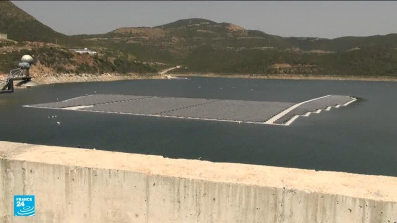 ألواح شمسية عائمة لخفض تبخر مياه السدود في المغرب