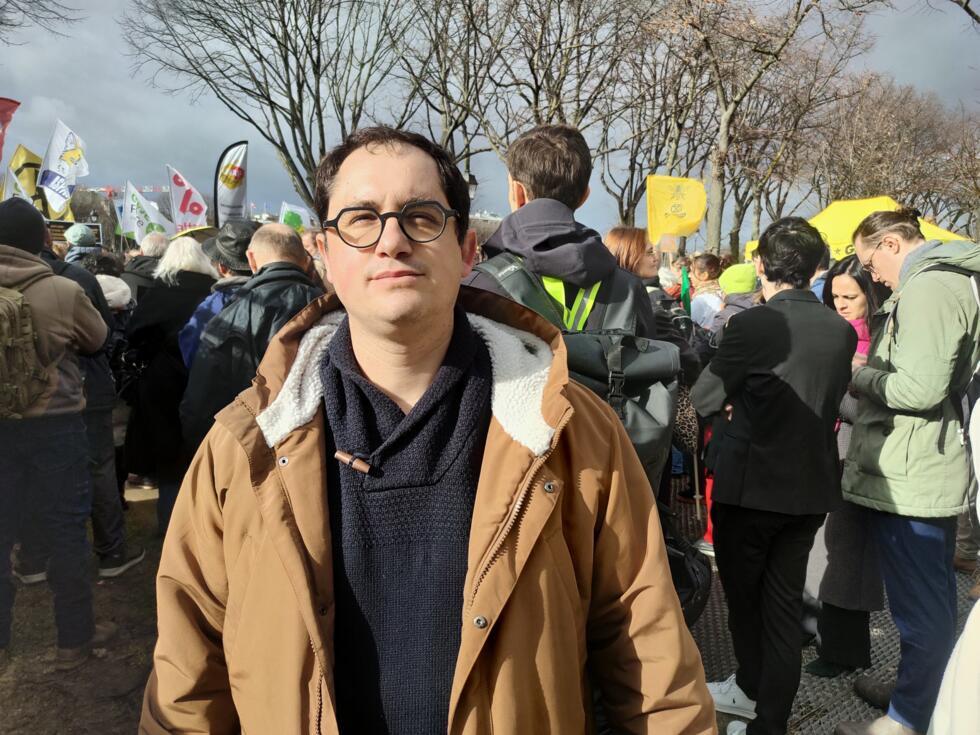 Matthieu Courgeau, éleveur laitier vendéen, à la manifestation