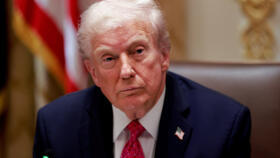 Ο Πρόεδρος των ΗΠΑ Ντόναλντ Τραμπ συναντάται με τον Πρόεδρο της Ουκρανίας Βολοντίμιρ Ζελένσκι (δεν απεικονίζεται) κατά τη διάρκεια του γεύματος στην Αίθουσα του Υπουργικού Συμβουλίου στον Λευκό Οίκο στην Ουάσινγκτον, DC, ΗΠΑ, 17 Οκτωβρίου 2025.