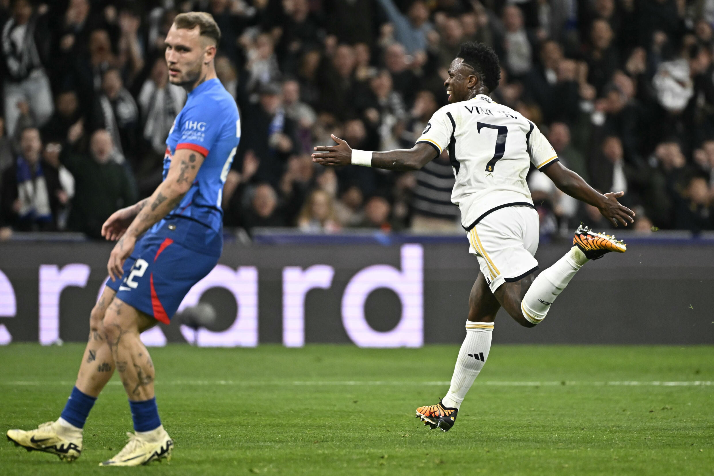 Vinicius Jr (d) vient d'ouvrir la marque contre Leipzig, le 6 mars 2024 à Madrid