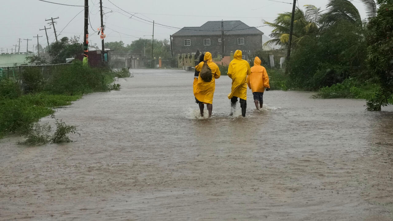 بعد جامايكا... إعصار "ميليسا" يشتد ويقترب من كوبا