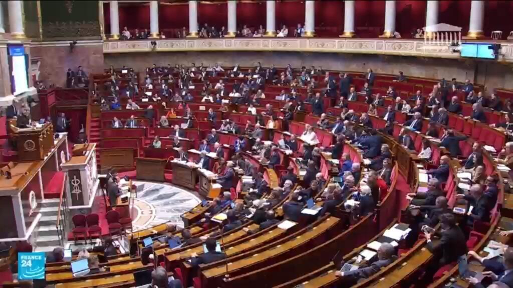 فرنسا: الجمعية الوطنية تواصل المناقشات حول الميزانية وسط تماسك حكومي هش