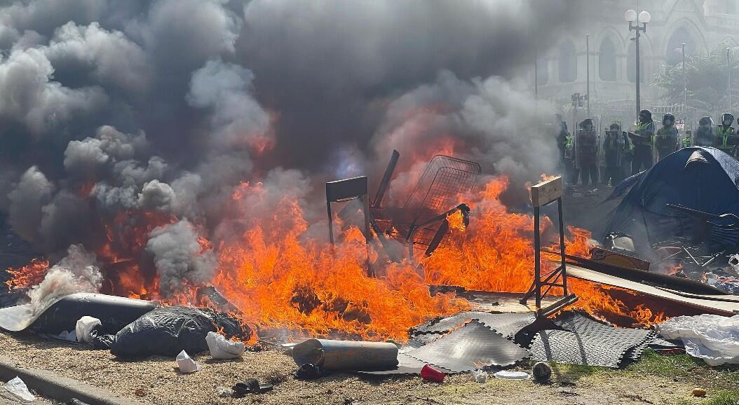 The fire broke out on March 2, 2022, when police were removing protesters from the vicinity of Parliament in Wellington, New Zealand.
