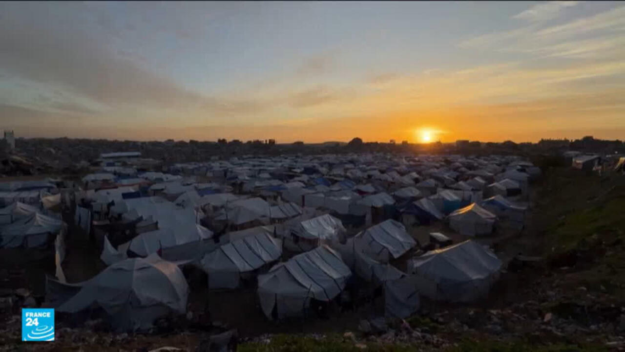 في قطاع غزة يتطلع الفلسطينيون إلى الأمان والتعافي مع دخول العام الجديد