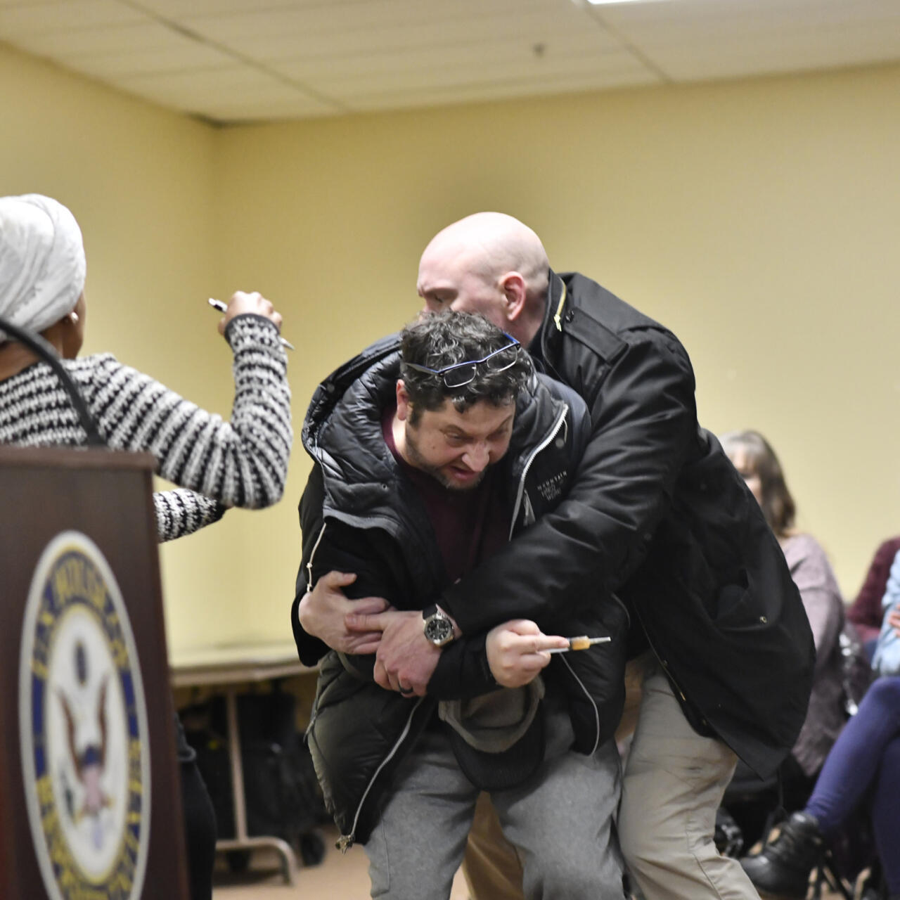 Man arrested after attacking Democratic Rep. Ilhan Omar at town hall in  Minneapolis - France 24