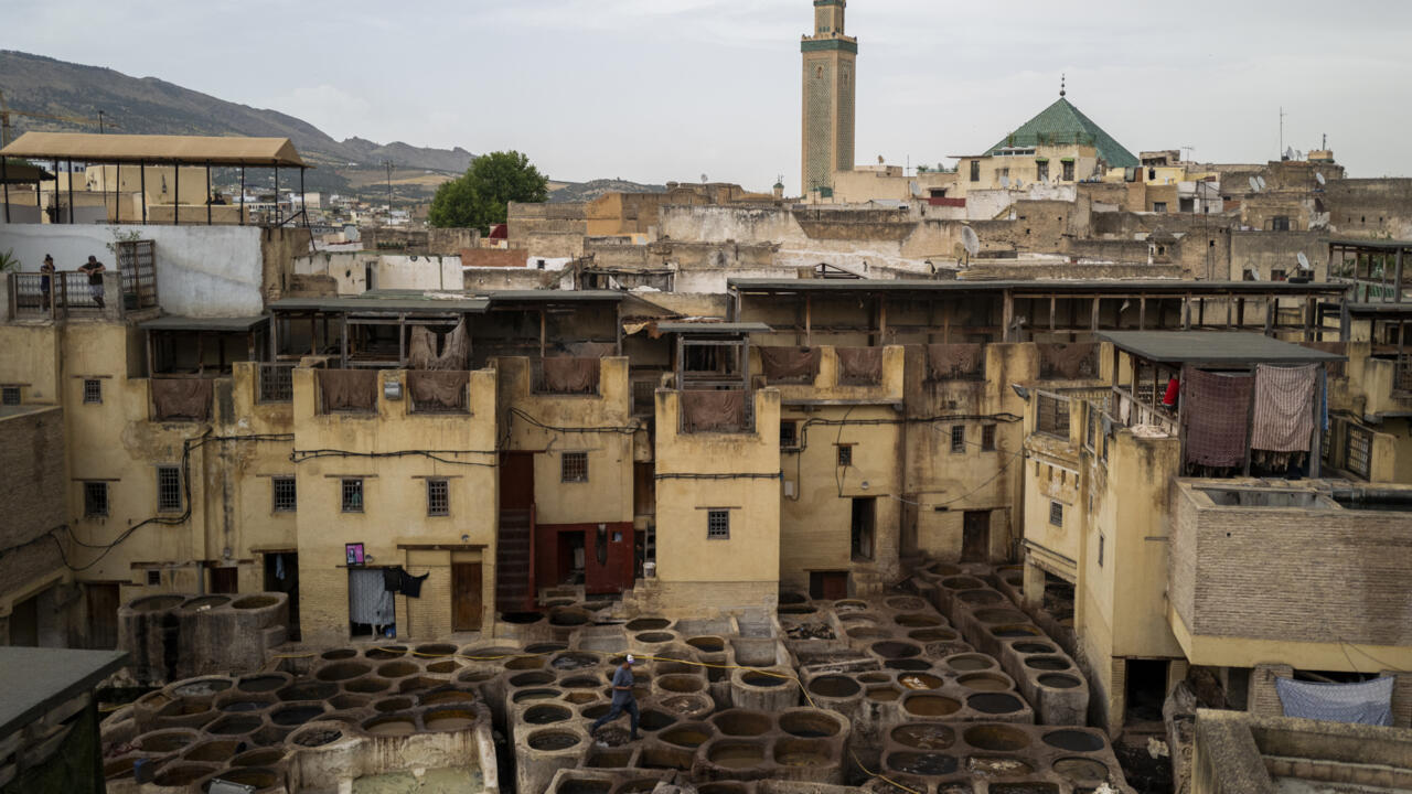 19 قتيلا في انهيار مبنيين في فاس بالمغرب