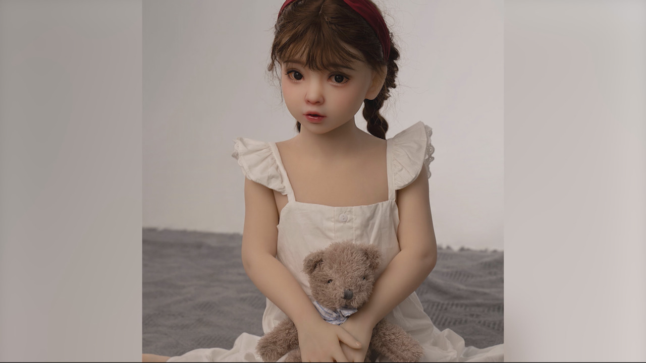 فرنسا : "شي إن" في قلب العاصفة بسبب دمى جنسية في شكل أطفال قبل افتتاح متجرها في باريس