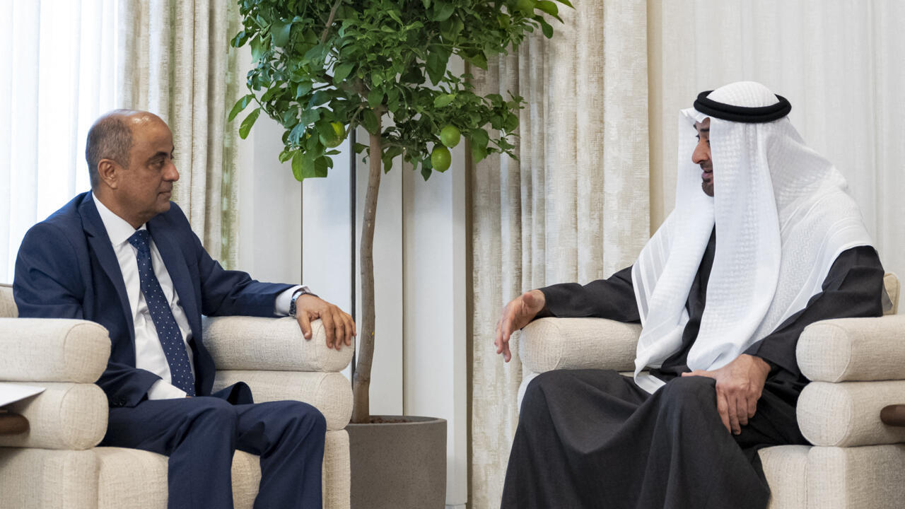 استقالة رئيس الوزراء اليمني ومجلس القيادة الرئاسي يعين وزير الخارجية خلفا له