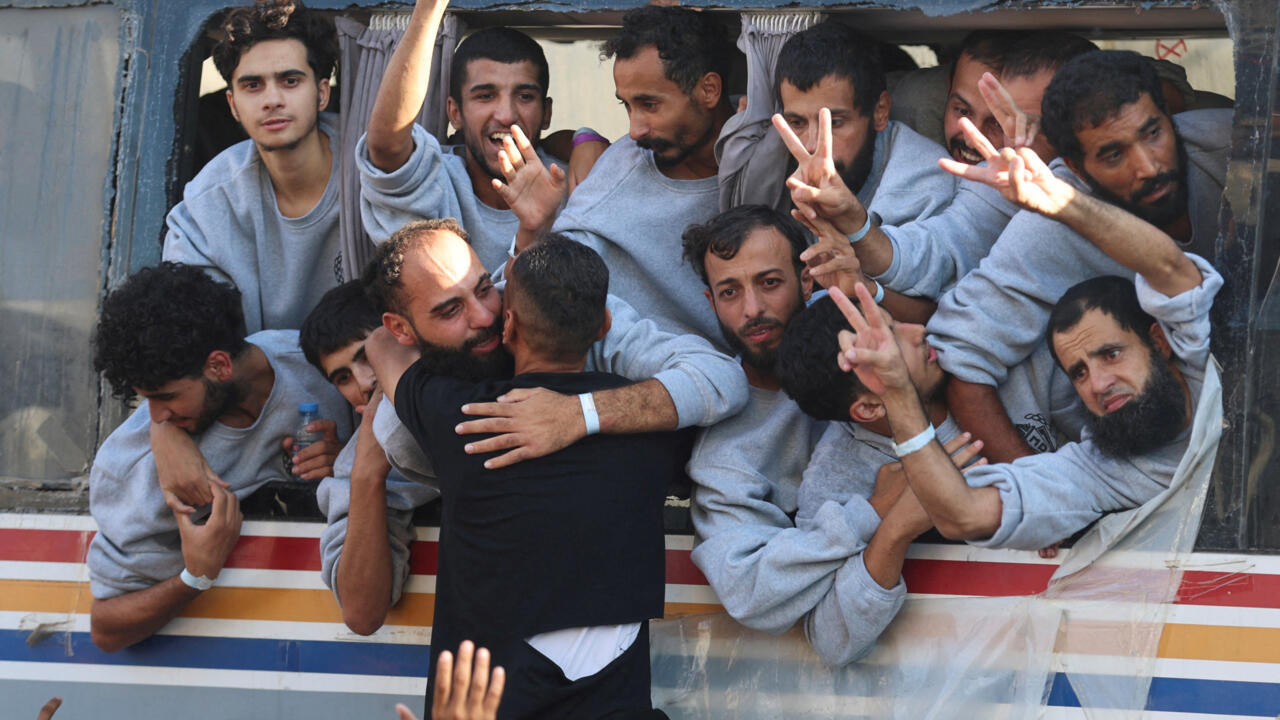 مباشر: خطة ترامب لوقف القتال في غزة تبدأ بتبادل الأسرى وتنتظر تنفيذ ترتيبات المرحلة الثانية