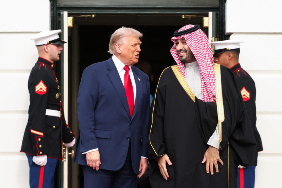 De Amerikaanse president Donald Trump begroet de Saoedische kroonprins en premier Mohammed bin Salman tijdens een aankomstceremonie op de South Lawn van het Witte Huis in Washington, DC, VS, 18 november 202
